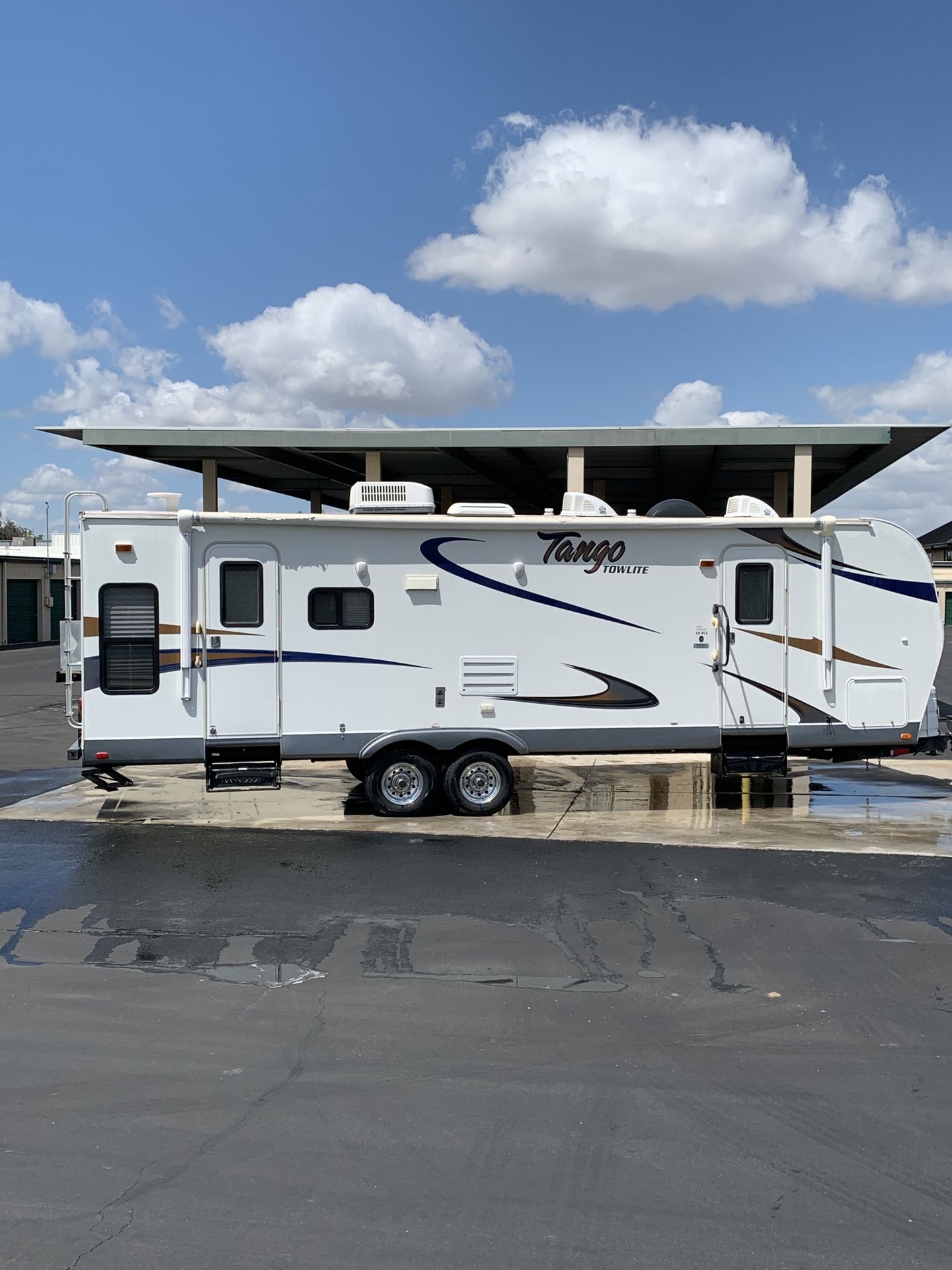 Pacific Coachworks Tango Towlite 28rls OBO 
