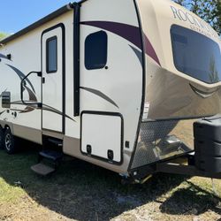 2018 RockWood  Ultra Lite 