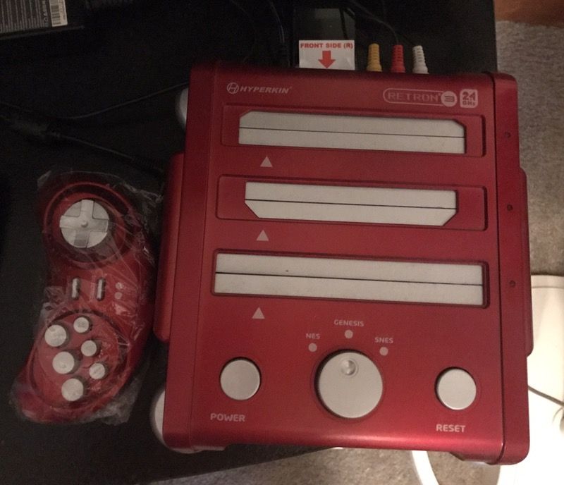 Retron 3, 5 games, plays NES, SNES and Genesis
