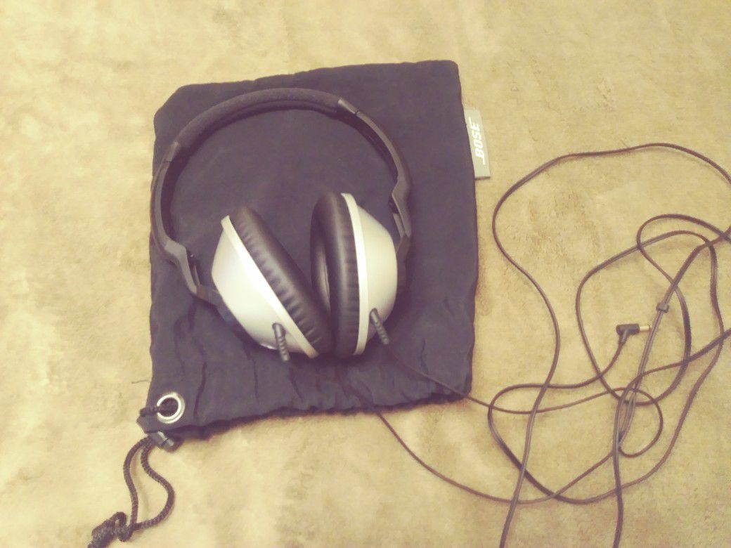 Bose headphones , very good condition , 25 dlls .