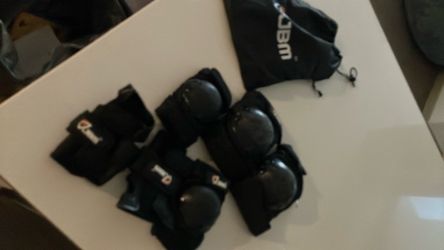 Hand knee elbow pads w case