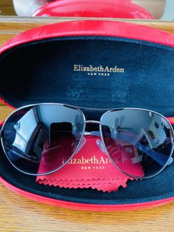 Elizabeth Arden sunglasses 🕶