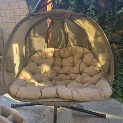 Swinging Loveseat Pumpkin Chair