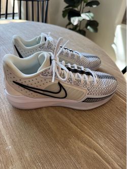 Nike Sabrina 1 - Size: Women’s 9