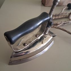 Vintage Hotpoint Boudoir Iron