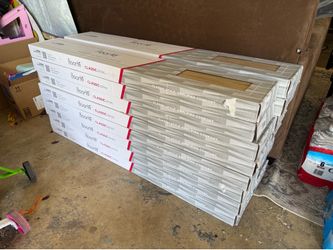 300 ft.² brand new LVP flooring