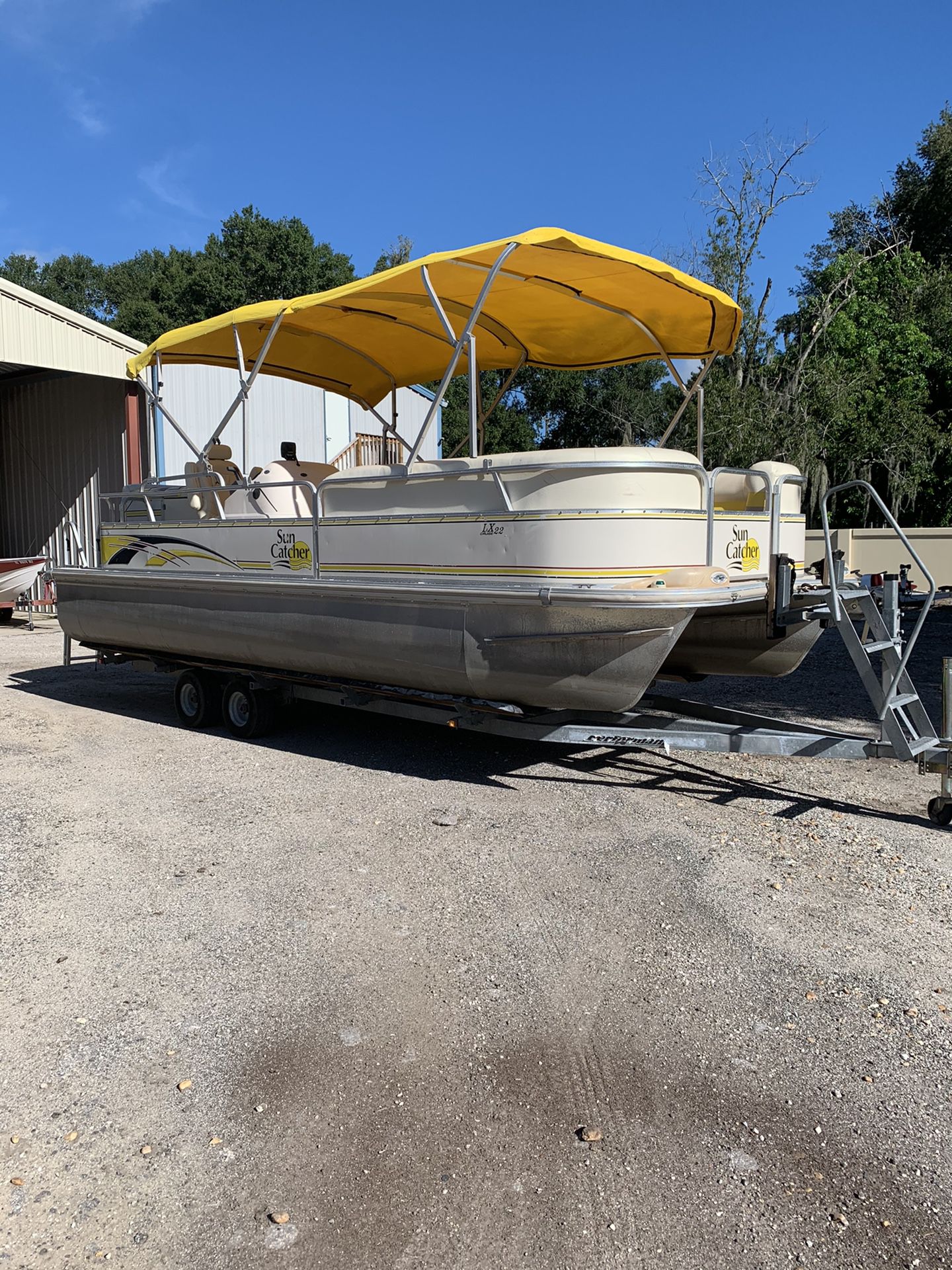 2006, 22 foot pontoon boat with trailer, 60 Yamaha motor with 132 hours on it.must see.