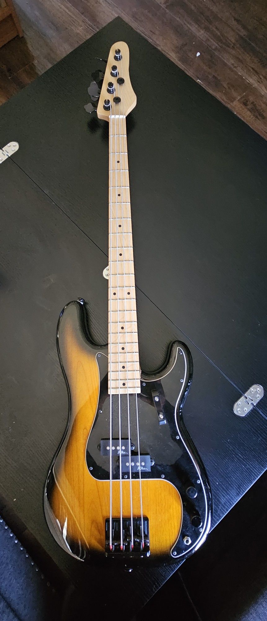 PBass 4 STRING