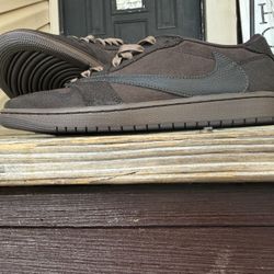 travis Scott’s Brown 10,5