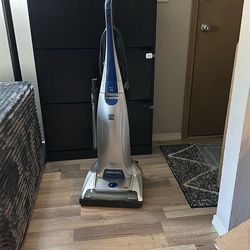 Kenmore Elite Upright bagged Vacuum Barely Ever Used