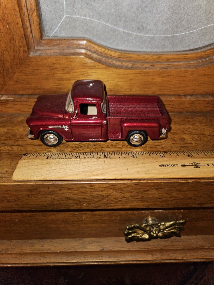 Die Cast Model: 1955 Chevrolet Stepside Pick Up Truck