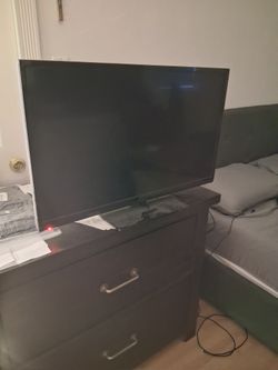 32" Insignia TV