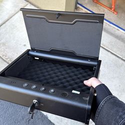 PINEWORLD GUN SAFE WITH KEY AND CODE AND FINGERPRINT