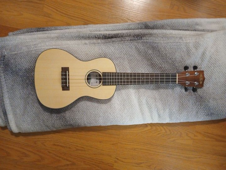 Kala Concert Ukellele  Mint Condition 