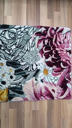 Floral Area Rug with Bold Botanical Print