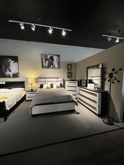 Beige/grey 4PC Queen Bedroom Set