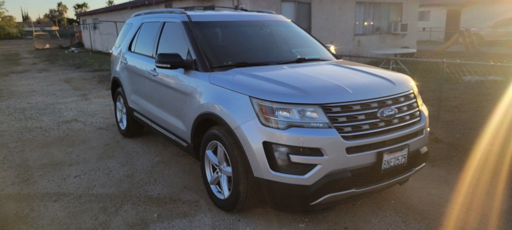 2016 Ford Explorer
