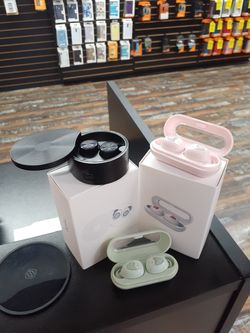 Wireless earbuds