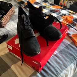Black Women’s Puma Tennis Shoes 