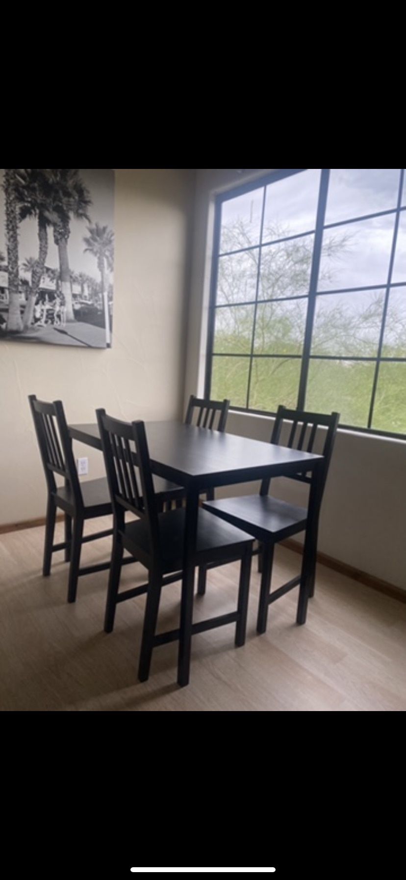 Dining Table And 4 Chairs 