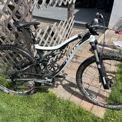 Titus 29” Carbon Mountain Bike 