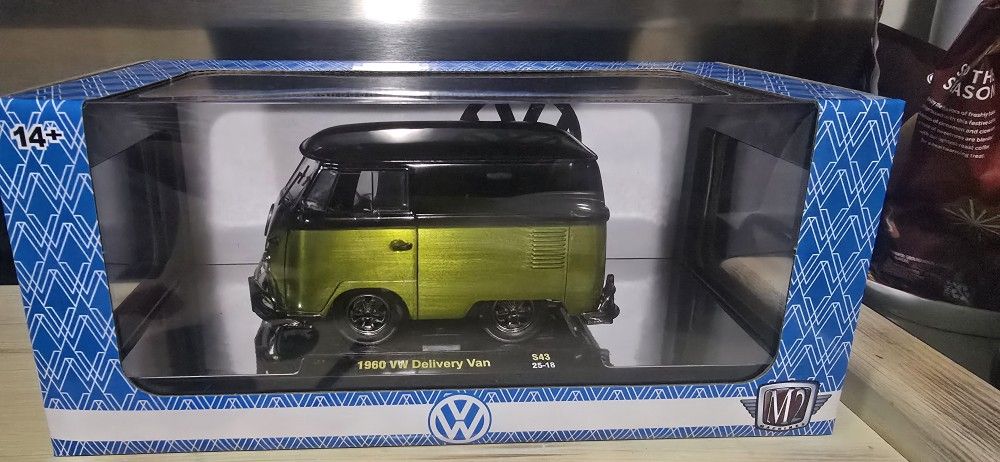 M2 VW 1:24 WM Exclusive 1960 Volkswagen Delivery Van SUPER CHASE