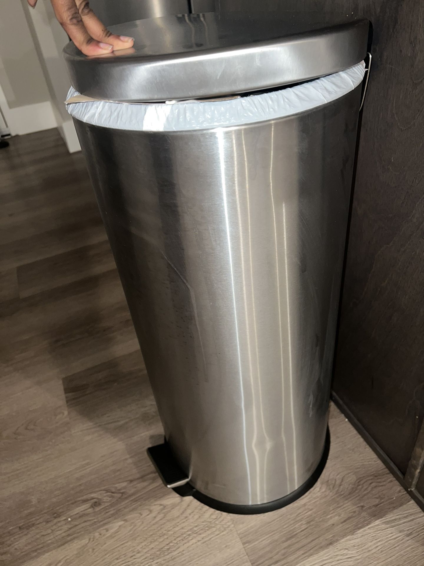 Trash can