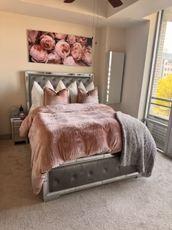 Queen Size Bed Silver Finish Panel Mirror Headboard Footboard Silver Velvet Upholstered Tufted with 5 Drawer Chest