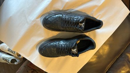 Louis Vuitton. God Condion. 11. Size. 450 $leather.