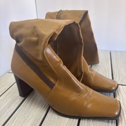 Mossimo brown leather heel boots with dark brown trim Size 9
