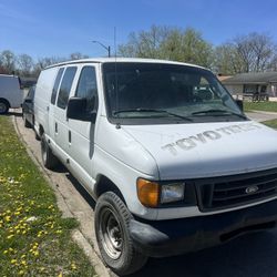 2004 Ford E-250