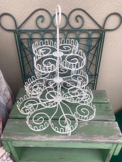 White Wire Muffin/cupcake holder