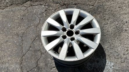 One Audi 17 Inch aluminum factory wheel