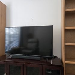 Vizio 50 in 1 year old  with sound  bar 