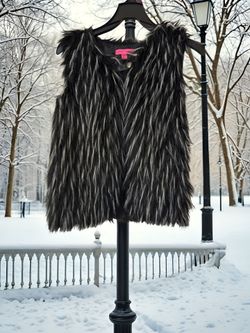 Betsey Johnson Faux Fur Vest Women's  Lined Size 14 (XL) Black/White Preloved