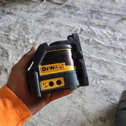 Dewalt Leiser  De Cruz 