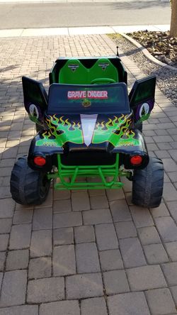GRAVE DIGGER POWER WHEELS 24 volt battery ride on for Sale in