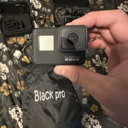 GoPro Hero Black 7 + Many Accessories