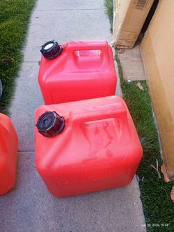 2 gallon gas cans