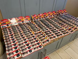 150 Plus Vintage Hot Wheel Cars from the 90’s $5 EACH $5 CADA UNO