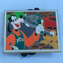 Disney Pin Trading University, Goofy Pluto BBQ - Yearbook Collection, LE 300