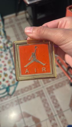 Air tag