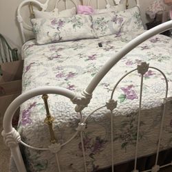 Queen Size Bed 