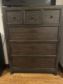 Bedroom Set (Twin Bed, End Table, Dresser / Chest of Drawers, Desk)