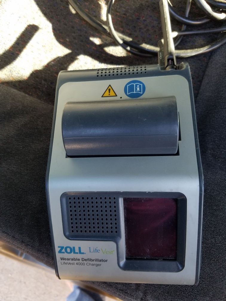 Zoll wearable defibrillator life vest 4000 charger and battery for Sale