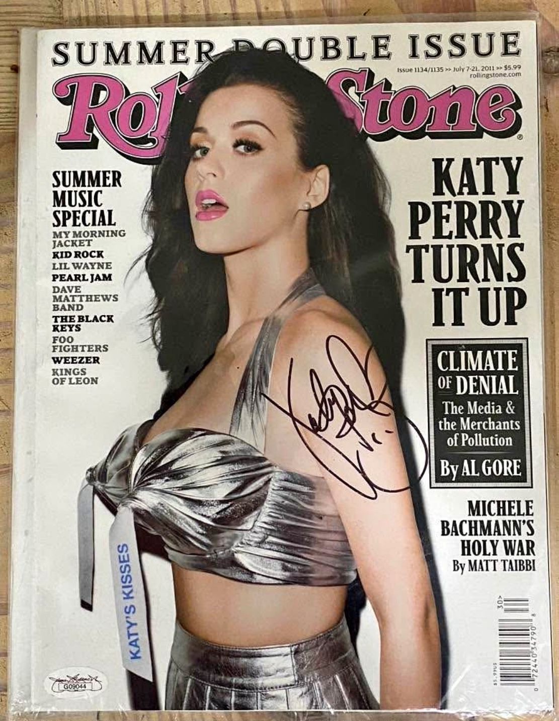 Katy Perry SIGNED Autographed Rollingstone Magazine with COA - RARE COLLECTIBLE