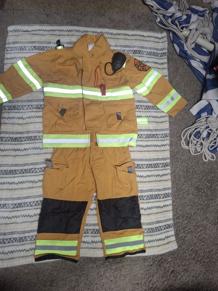 Size 3-4 Fireman Coustume