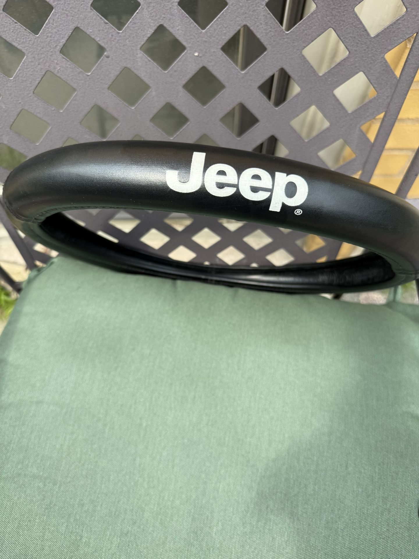 2001 Jeep Cherokee wheel cover almost new