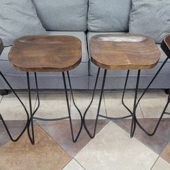 4 Metal And Wood Bar Stools