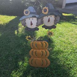 Halloween garden Decor!